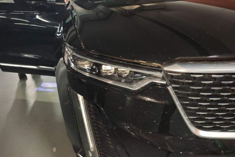 Used Cadillac XT6 2022 2.0T Six-Seater Two-Wheel-Drive Luxury Version Right Front Headlight
