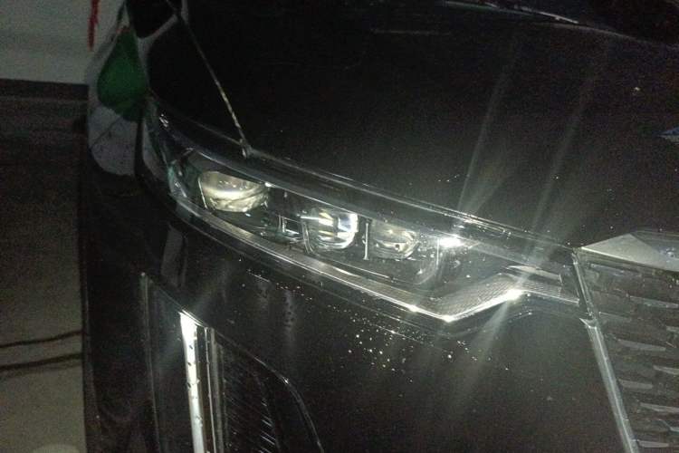 Used Cadillac XT6 2022 2.0T Six-Seater Four-Wheel-Drive Luxury Standard Edition Right Front Headlight