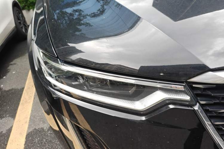 Used Cadillac XT6 2022 2.0T Six-Seater Two-Wheel-Drive Luxury Version Right Front Headlight