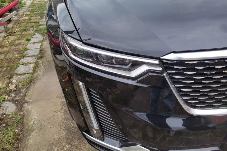 Used Cadillac XT6 2022 2.0T Six-Seater Four-Wheel Drive Luxury Version Right Front Headlight