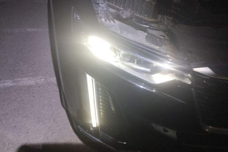 Used Cadillac XT6 2022 2.0T 7-Seater Four-Wheel Drive Luxury Version Right Front Headlight