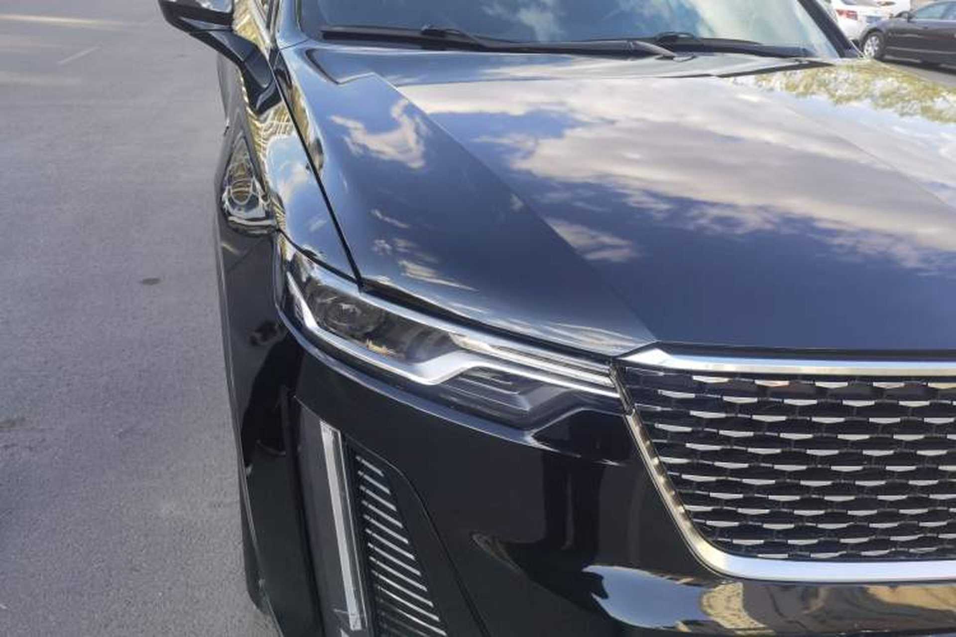 Used Cadillac XT6 2022 2.0T Six-Seater Four-Wheel-Drive Luxury Version Right Front Headlight