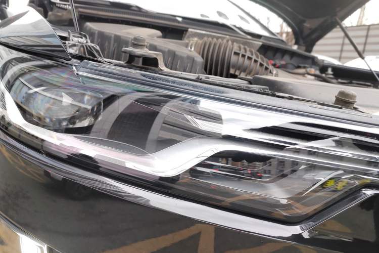 Used Cadillac XT6 2022 2.0T Six-Seater Four-Wheel-Drive Luxury Version Right Front Headlight