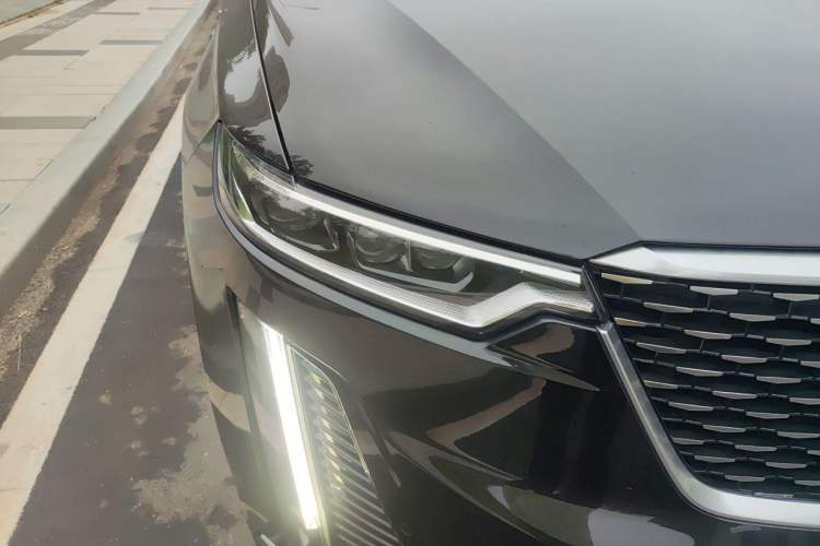 Used Cadillac XT6 2022 2.0T 7-Seater Two-Wheel Drive Luxury Version Right Front Headlight