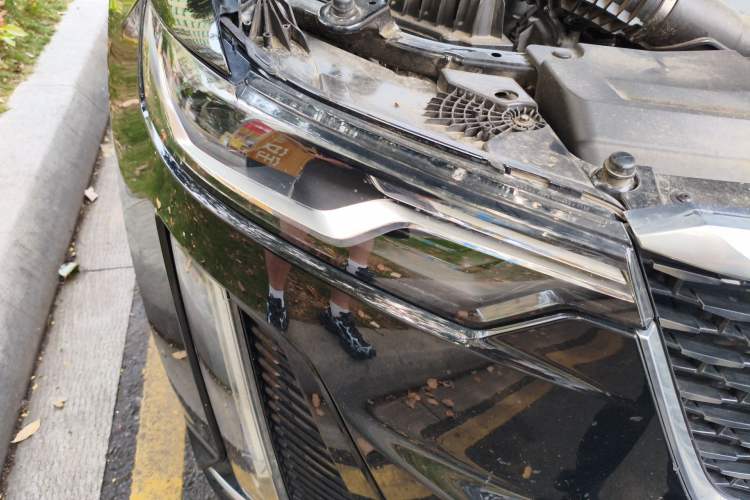 Used Cadillac XT6 2022 2.0T Six-Seater Four-Wheel-Drive Luxury Version Right Front Headlight