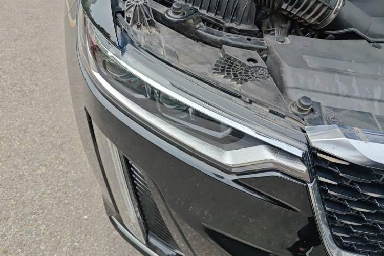 Used Cadillac XT6 2022 2.0T Six-Seater Four-Wheel Drive Luxury Version Right Front Headlight