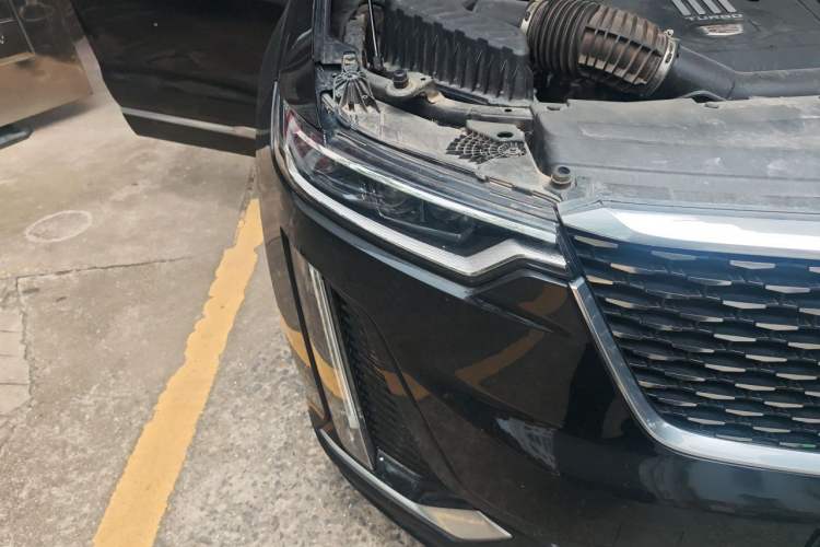 Used Cadillac XT6 2022 2.0T Six-Seater Four-Wheel Drive Luxury Version Right Front Headlight