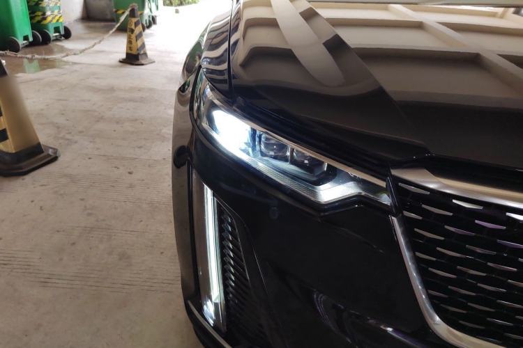 Used Cadillac XT6 2022 2.0T Six-Seater Four-Wheel Drive Luxury Version Right Front Headlight