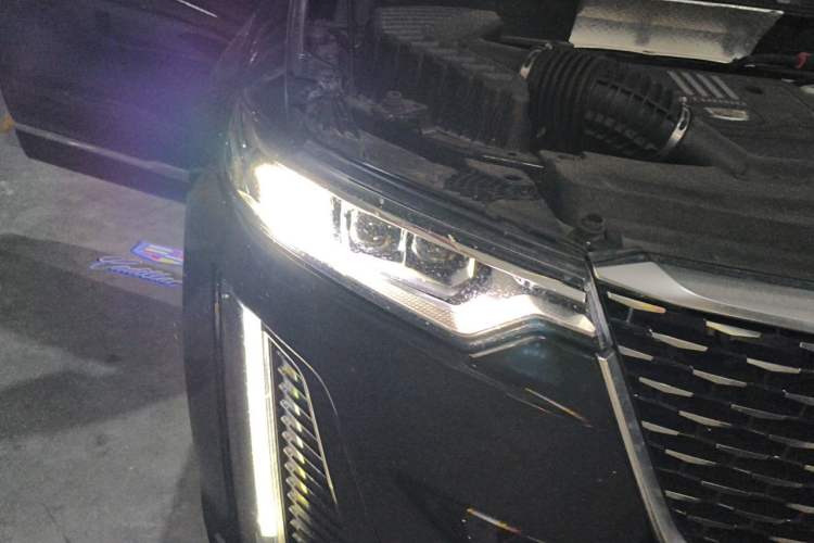 Used Cadillac XT6 2022 2.0T 7-Seater Four-Wheel Drive Luxury Standard Edition Right Front Headlight