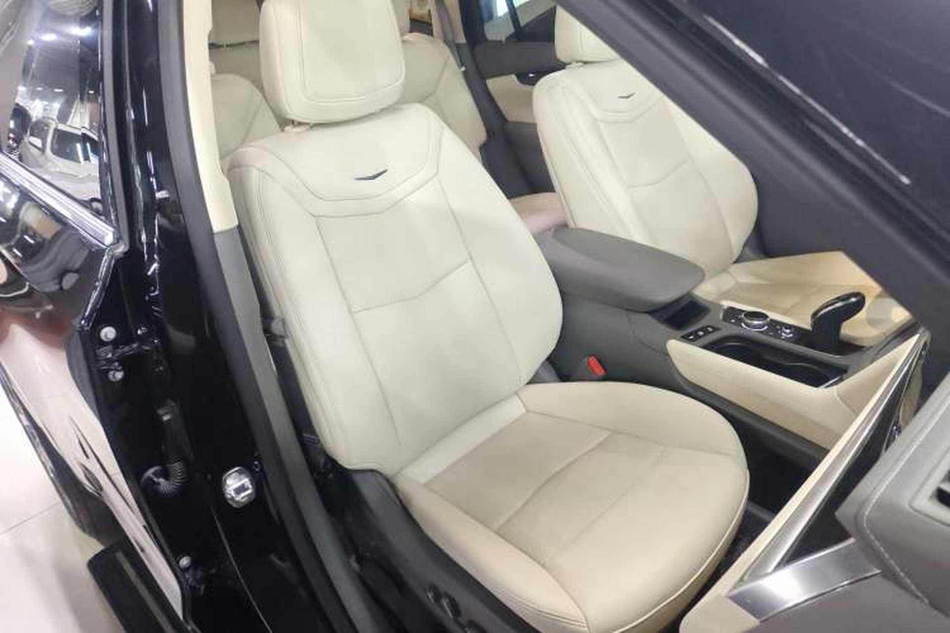 Used Cadillac XT6 2022 2.0T Six-Seater Four-Wheel-Drive Luxury Standard Edition Right Front Seat