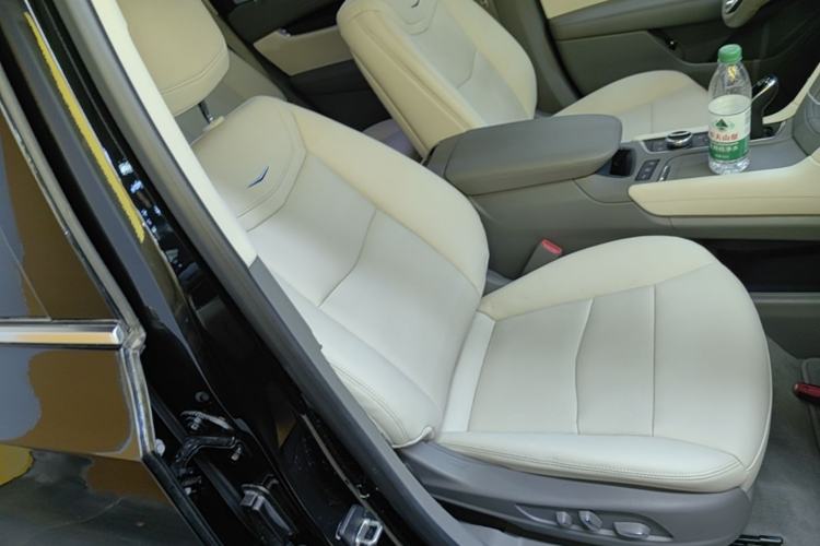 Used Cadillac XT6 2022 2.0T Six-Seater Four-Wheel Drive Luxury Version Right Front Seat