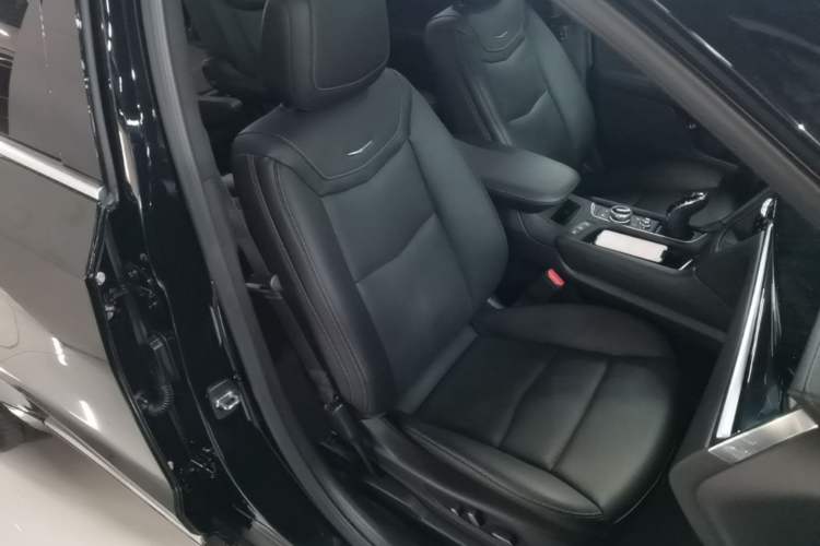 Used Cadillac XT6 2022 2.0T Six-Seater Four-Wheel Drive Luxury Version Right Front Seat