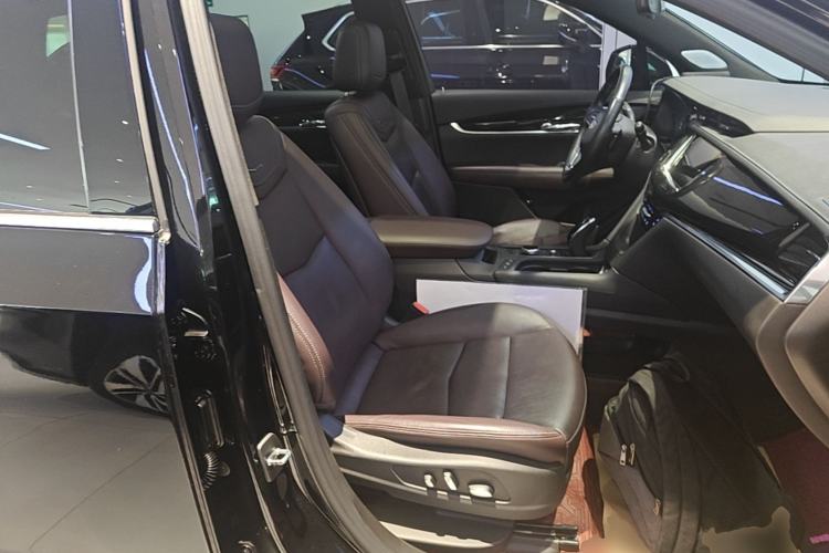 Used Cadillac XT6 2022 2.0T Six-Seater Four-Wheel Drive Luxury Version Right Front Seat