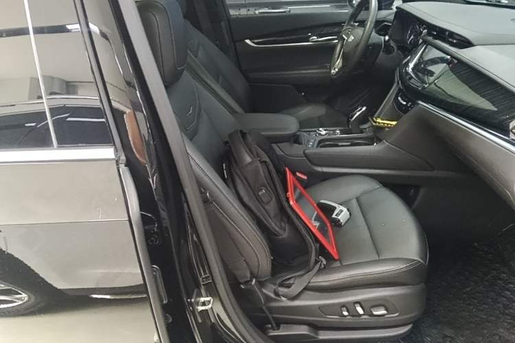 Used Cadillac XT6 2022 2.0T Six-Seater Four-Wheel Drive Luxury 120th Anniversary Limited Edition Right Front Seat