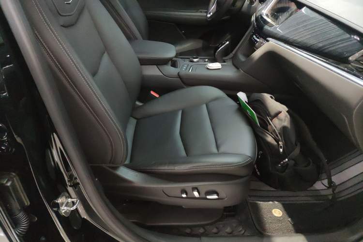 Used Cadillac XT6 2022 2.0T Six-Seater Four-Wheel Drive Luxury Version Right Front Seat