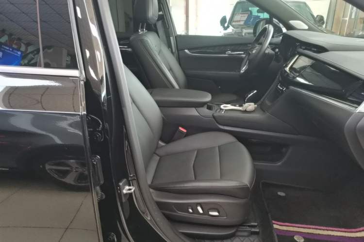 Used Cadillac XT6 2022 2.0T Six-Seater Four-Wheel Drive Luxury Version Right Front Seat