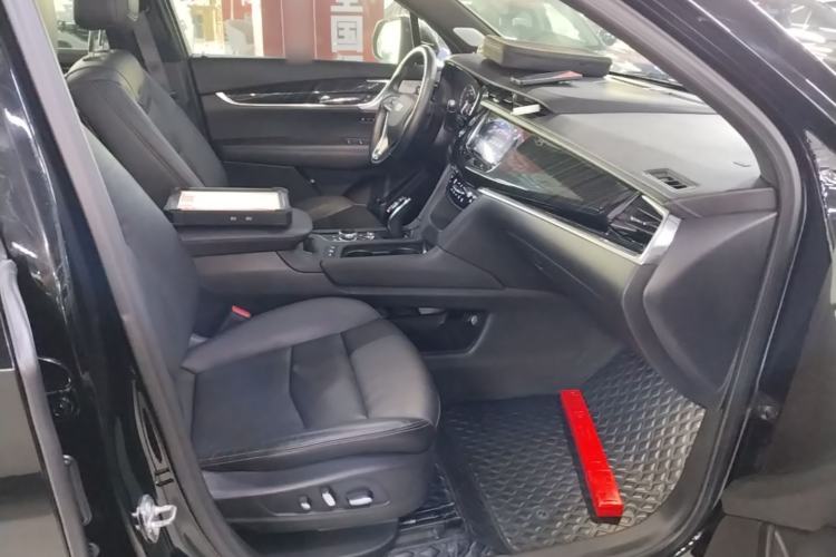 Used Cadillac XT6 2022 2.0T Six-Seater Four-Wheel Drive Luxury Version Right Front Seat