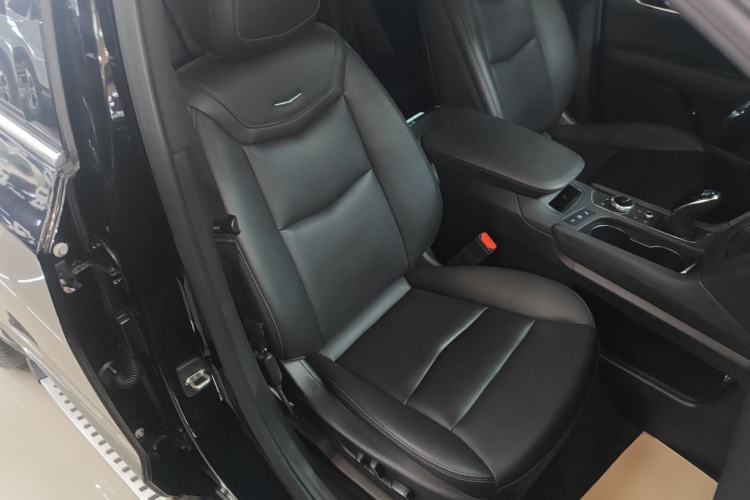 Used Cadillac XT6 2022 2.0T 7-Seater Two-Wheel Drive Luxury Version Right Front Seat