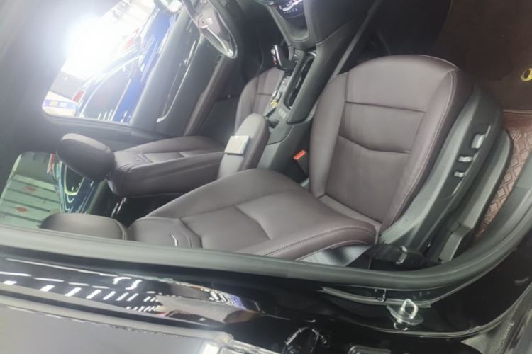 Used Cadillac XT6 2022 2.0T Six-Seater Four-Wheel Drive Luxury Version Right Front Seat