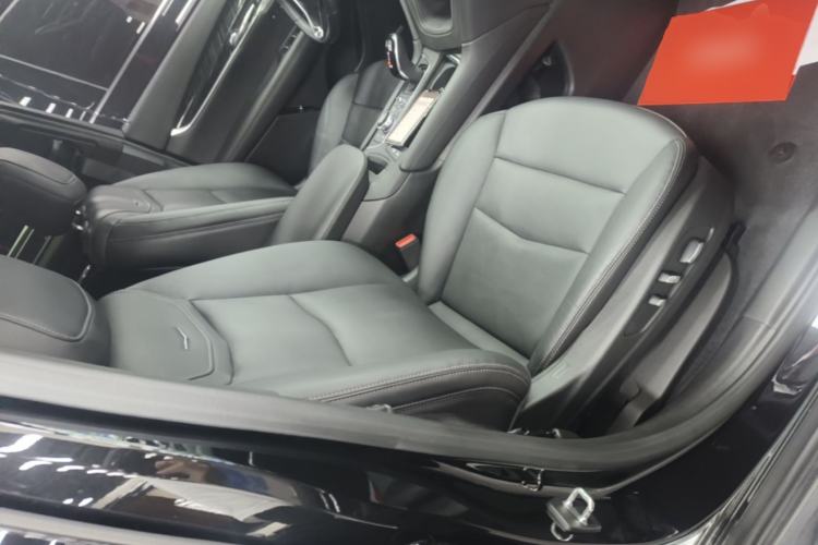 Used Cadillac XT6 2022 2.0T Six-Seater Four-Wheel Drive Luxury Version Right Front Seat