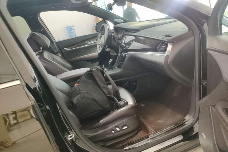 Used Cadillac XT6 2022 2.0T Six-Seater Four-Wheel Drive Luxury Version Right Front Seat