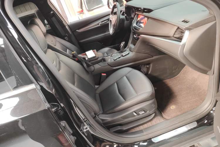 Used Cadillac XT6 2022 2.0T 7-Seater Four-Wheel-Drive Luxury Version Right Front Seat