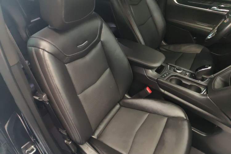 Used Cadillac XT6 2022 2.0T Six-Seater Four-Wheel Drive Luxury 120th Anniversary Limited Edition Right Front Seat