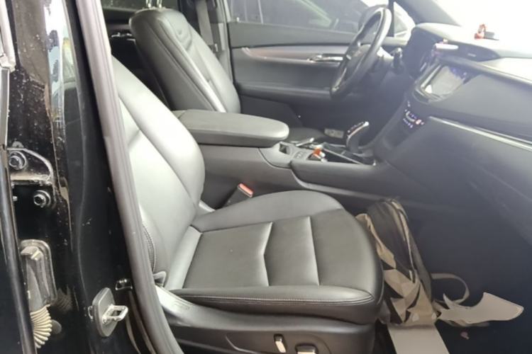 Used Cadillac XT6 2022 2.0T 7-Seater Four-Wheel-Drive Luxury Version Right Front Seat
