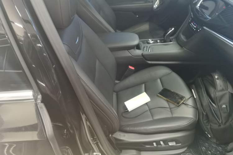 Used Cadillac XT6 2022 2.0T Six-Seater Four-Wheel Drive Luxury 120th Anniversary Limited Edition Right Front Seat