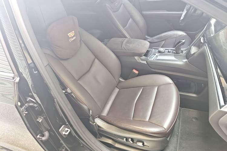 Used Cadillac XT6 2022 2.0T 7-Seater Four-Wheel Drive Luxury Version Right Front Seat