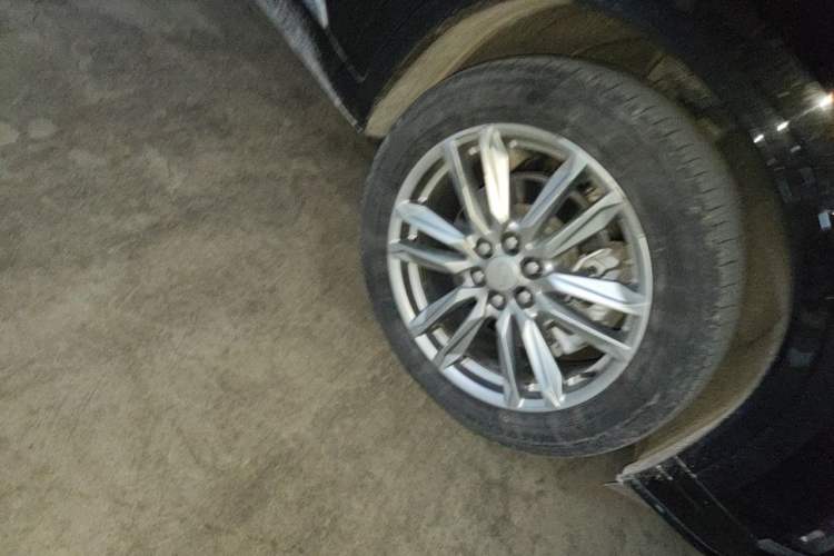 Used Cadillac XT6 2022 2.0T Six-Seater Four-Wheel-Drive Luxury Standard Edition Right Front Wheel Hub