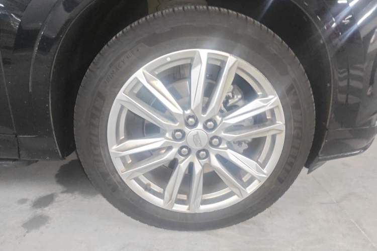 Used Cadillac XT6 2022 2.0T Six-Seater Four-Wheel Drive Luxury Version Right Front Wheel Hub