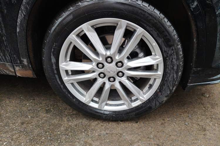 Used Cadillac XT6 2022 2.0T 7-Seater Four-Wheel Drive Luxury Version Right Front Wheel Hub