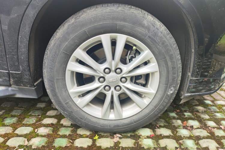 Used Cadillac XT6 2022 2.0T 7-Seater Four-Wheel-Drive Luxury Version Right Front Wheel Hub