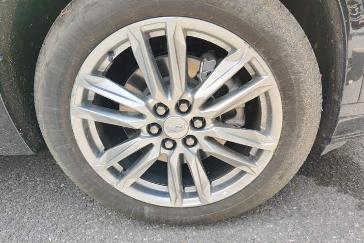 Used Cadillac XT6 2022 2.0T 7-Seater Four-Wheel Drive Luxury Standard Edition Right Front Wheel Hub