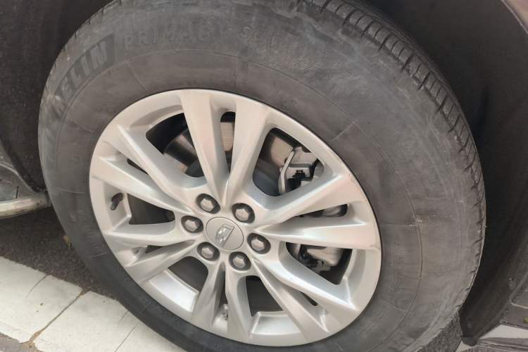 Used Cadillac XT6 2022 2.0T Six-Seater Four-Wheel-Drive Luxury Version Right Front Wheel Hub