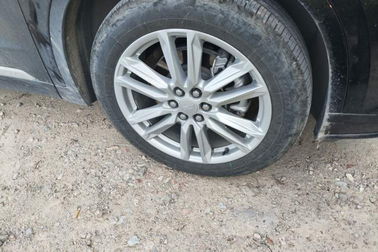 Used Cadillac XT6 2022 2.0T Six-Seater Four-Wheel Drive Luxury Version Right Front Wheel Hub