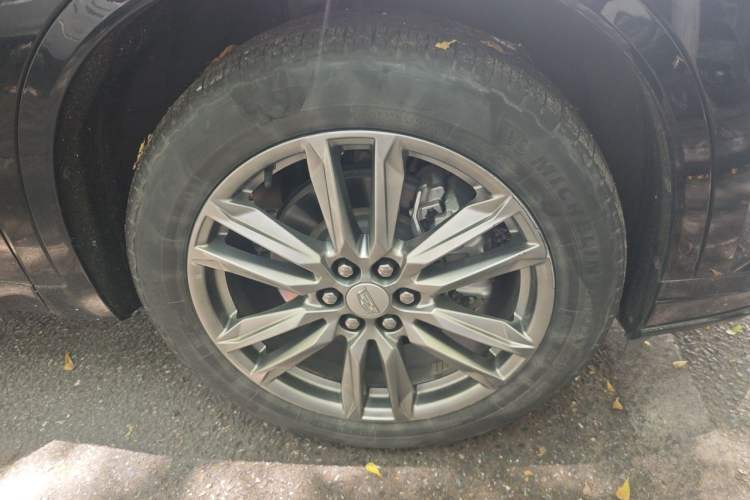 Used Cadillac XT6 2022 2.0T Six-Seater Four-Wheel Drive Luxury Version Right Front Wheel Hub