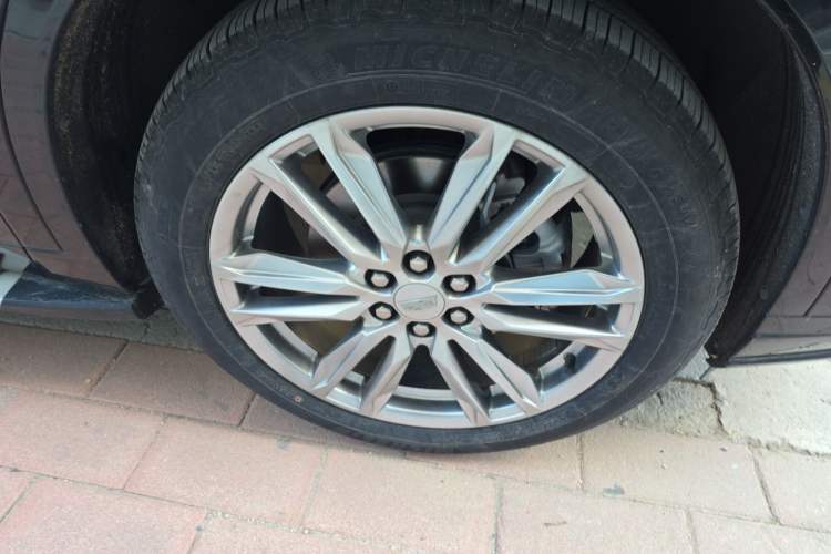 Used Cadillac XT6 2022 2.0T Six-Seater Four-Wheel Drive Luxury Version Right Front Wheel Hub