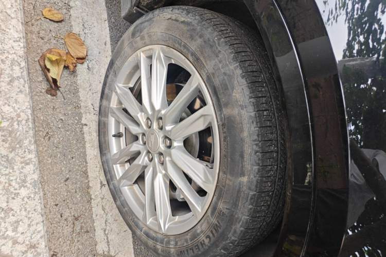 Used Cadillac XT6 2022 2.0T 7-Seater Four-Wheel Drive Luxury 120th Anniversary Limited Edition Right Front Wheel Hub