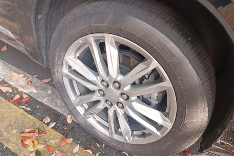 Used Cadillac XT6 2022 2.0T Six-Seater Four-Wheel Drive Luxury Version Right Front Wheel Hub