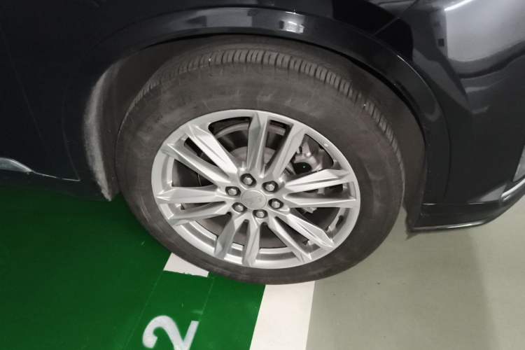 Used Cadillac XT6 2022 2.0T Six-Seater Two-Wheel-Drive Luxury Version Right Front Wheel Hub