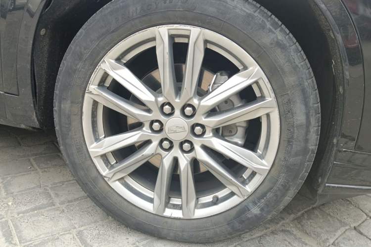 Used Cadillac XT6 2022 2.0T Six-Seater Four-Wheel-Drive Luxury Standard Edition Right Front Wheel Hub