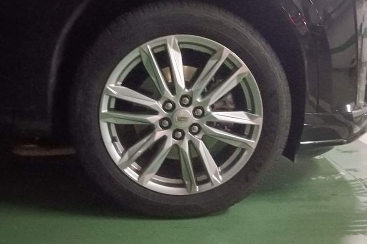 Used Cadillac XT6 2022 2.0T Six-Seater Four-Wheel Drive Luxury Version Right Front Wheel Hub
