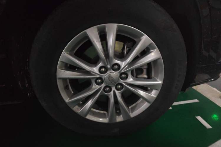 Used Cadillac XT6 2022 2.0T Six-Seater Four-Wheel-Drive Luxury Version Right Front Wheel Hub