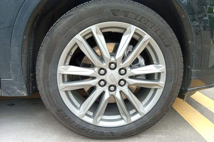 Used Cadillac XT6 2022 2.0T Six-Seater Two-Wheel-Drive Luxury Version Right Front Wheel Hub