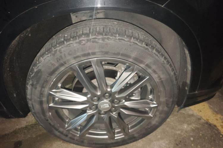 Used Cadillac XT6 2022 2.0T Six-Seater Four-Wheel Drive Luxury Version Right Front Wheel Hub