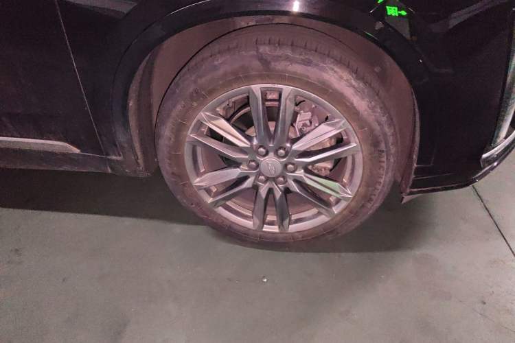 Used Cadillac XT6 2022 2.0T 7-Seater Two-Wheel Drive Luxury Version Right Front Wheel Hub