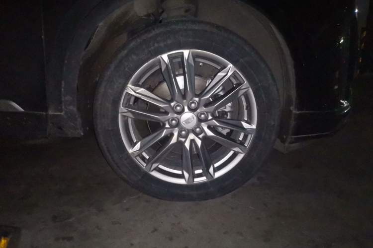 Used Cadillac XT6 2022 2.0T Six-Seater Four-Wheel-Drive Luxury Standard Edition Right Front Wheel Hub