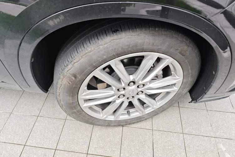 Used Cadillac XT6 2022 2.0T Six-Seater Four-Wheel-Drive Luxury Standard Edition Right Front Wheel Hub